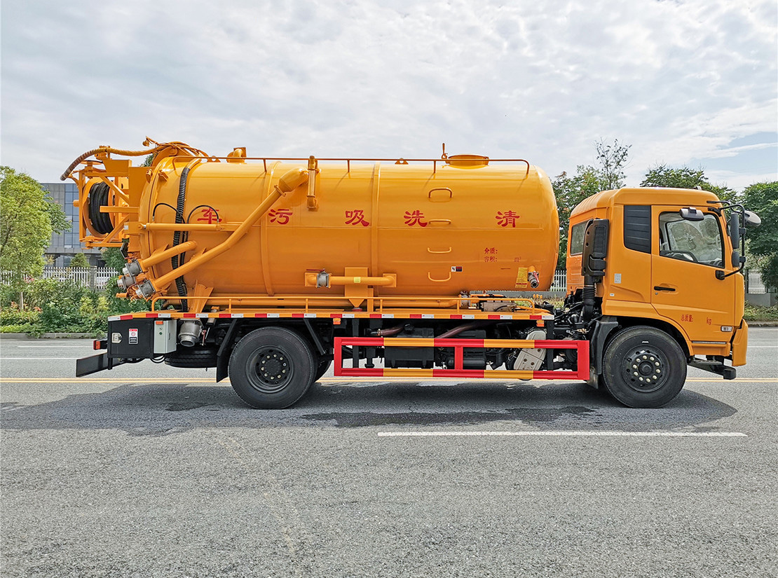 東風(fēng)天錦15方清洗吸污車(chē)(一體罐外觀)